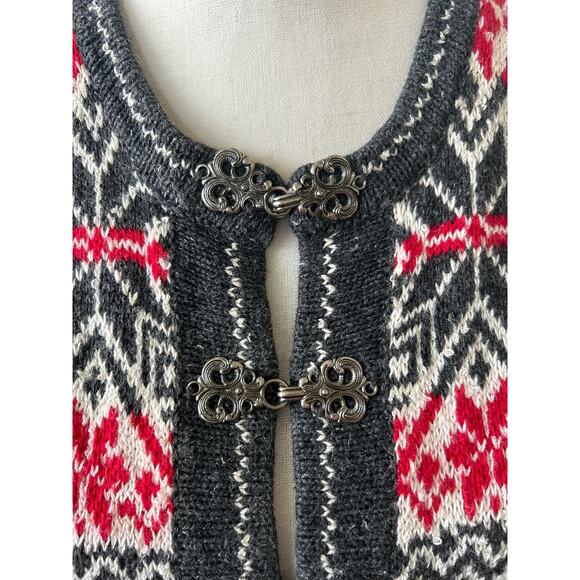 Vintage Grey & Red Fair Isle Snowflake Metal Clasp Vest - Picture 2 of 7